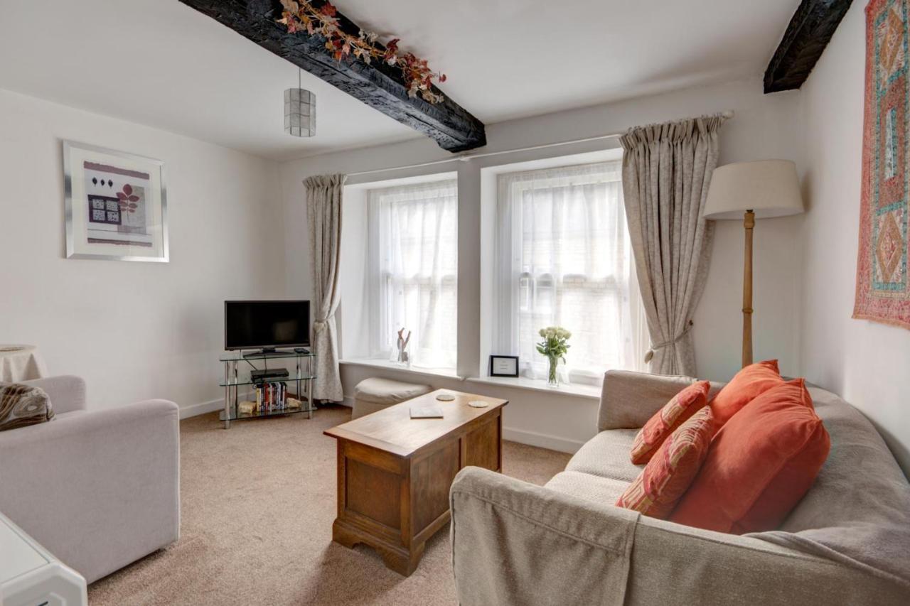 Katrinas Apartment By Treetop Property ไซเร็นเซสเตอร์ ภายนอก รูปภาพ